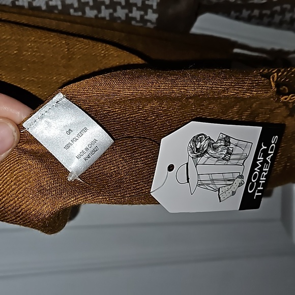 2 Womens Fashionable Scarves Browns Tans White Square Pattern Polyester Viscose - Picture 2 of 7